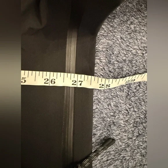 NWOT Lululemon City-to-Hike Waterproof Jacket Black - Picture 12 of 13